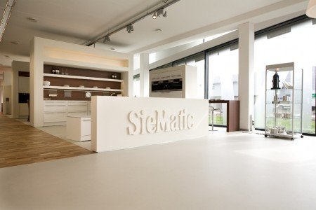 PU gietvloer in de showroom van een winkel
